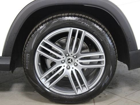 Used 2025 Mercedes-Benz GLS 450 4MATIC image 17