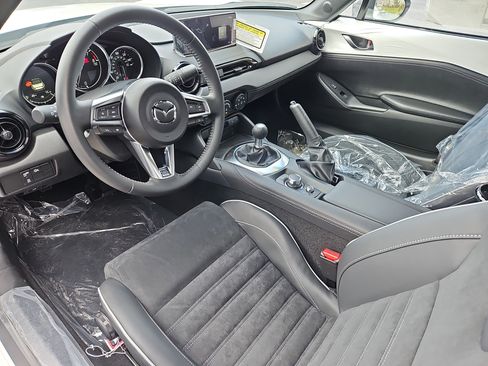New 2025 MAZDA MX-5 Miata Club w/ Brembo/BBS Recaro Package image 6
