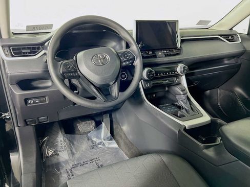 Used 2025 Toyota RAV4 XLE AWD/4WD image 9
