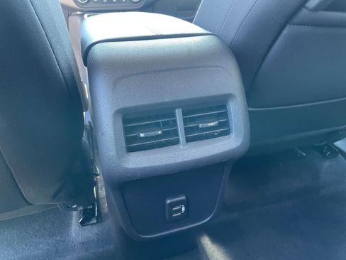 Used 2024 GMC Terrain SLE image 24