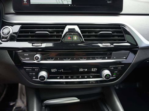 Used 2022 BMW 530i w/ Premium Package RWD image 21
