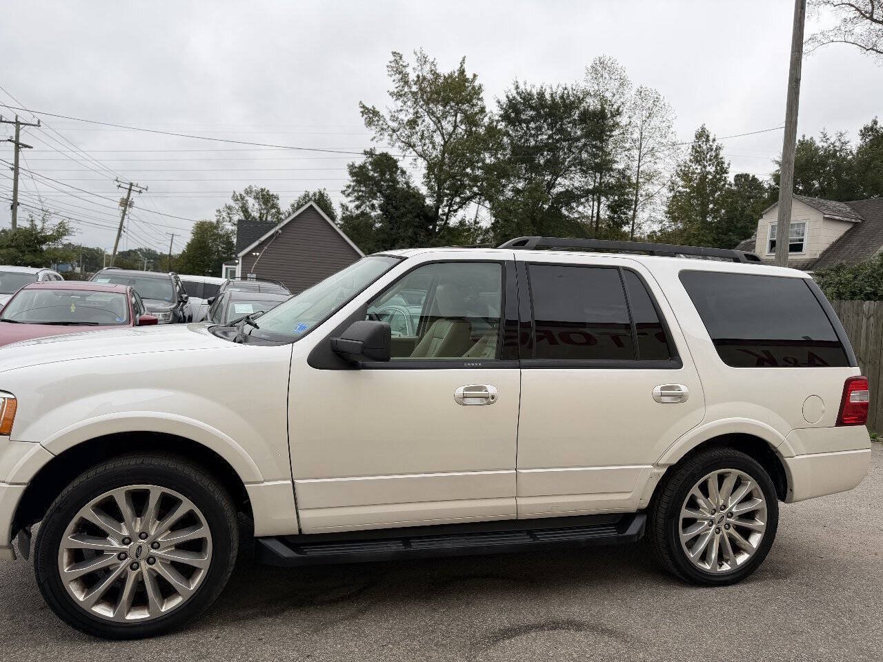Used 2016 Ford Expedition XLT w/ Equipment Group 202A AWD/4WD image 5