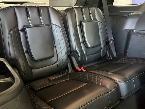 Used 2019 Ford Explorer Platinum AWD/4WD image 34