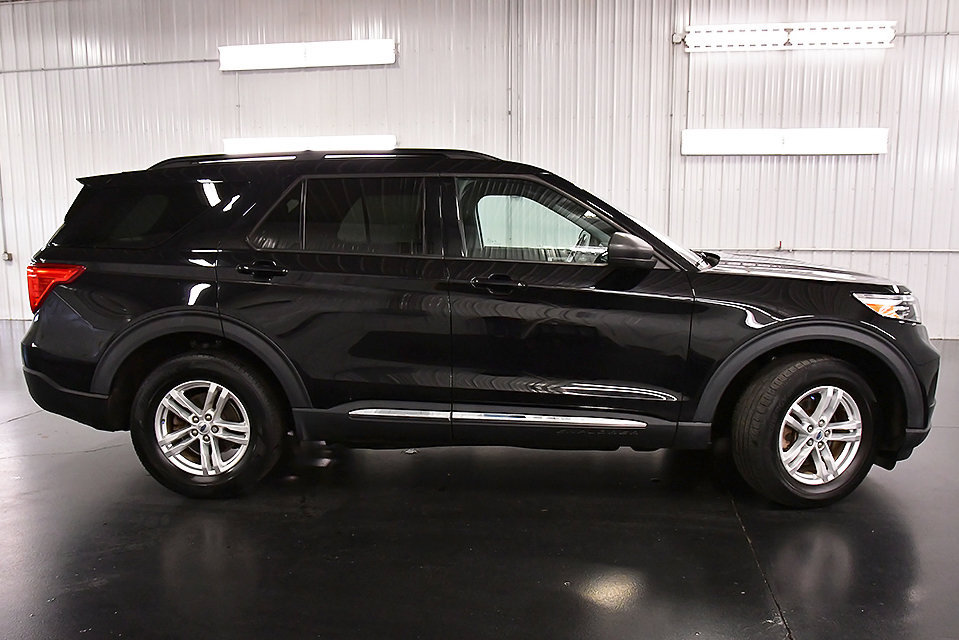 Used 2023 Ford Explorer XLT AWD/4WD image 8