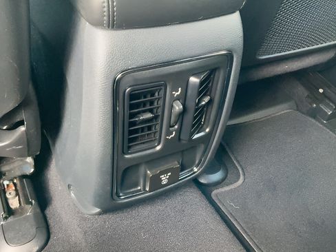 Used 2019 Jeep Grand Cherokee Altitude AWD/4WD image 10