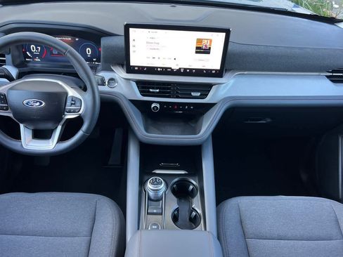 Certified 2025 Ford Explorer Active image 3