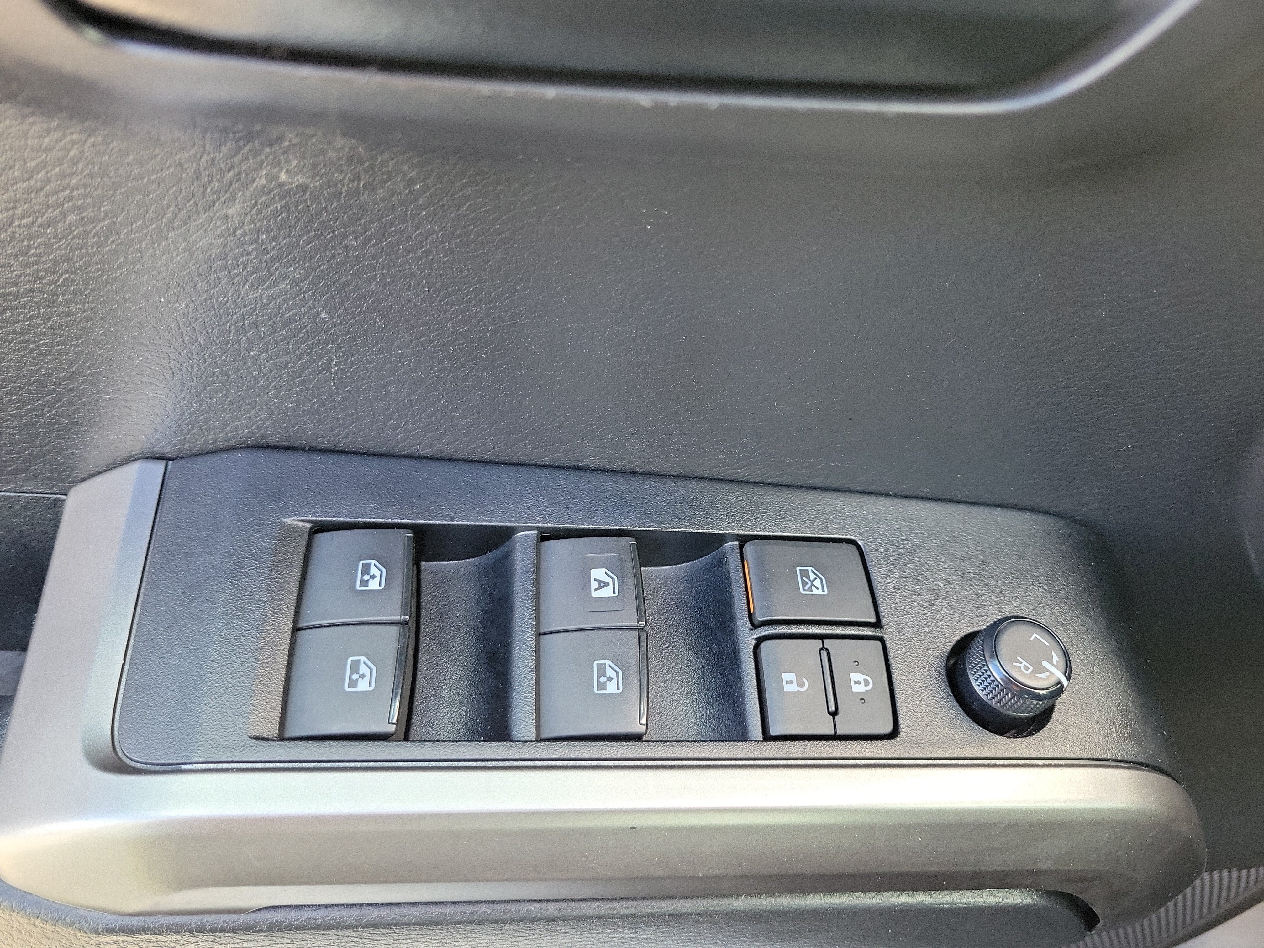 Used 2022 Toyota Tacoma SR5 w/ Technology Package RWD image 20