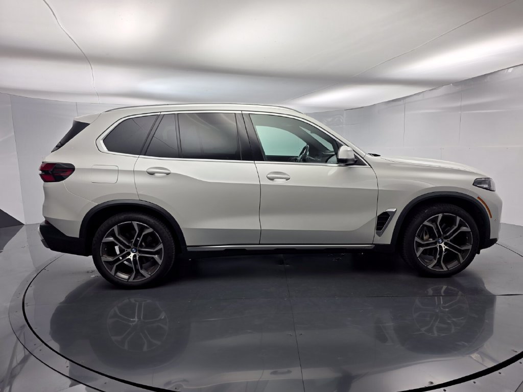 Certified 2024 BMW X5 sDrive40i w/ Parking Assistance Package RWD image 3