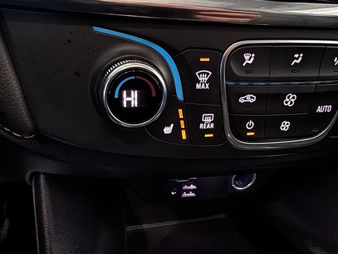 Used 2020 Chevrolet Traverse RS image 24