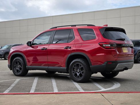 Used 2024 Honda Pilot TrailSport image 5