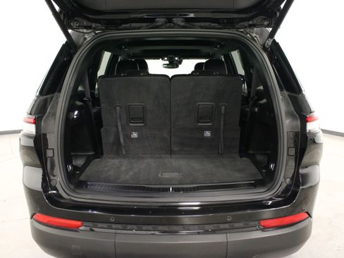 Used 2023 Jeep Grand Cherokee L Laredo RWD image 13
