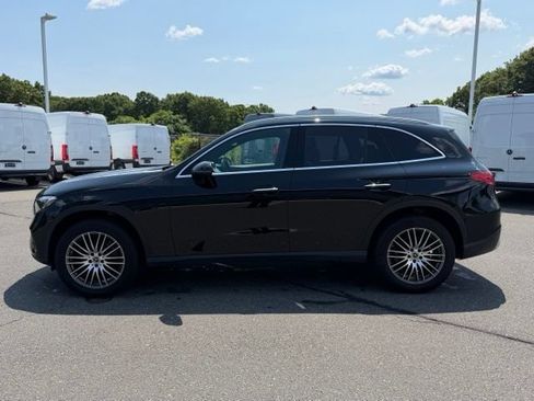 Used 2024 Mercedes-Benz GLC 300 4MATIC image 3
