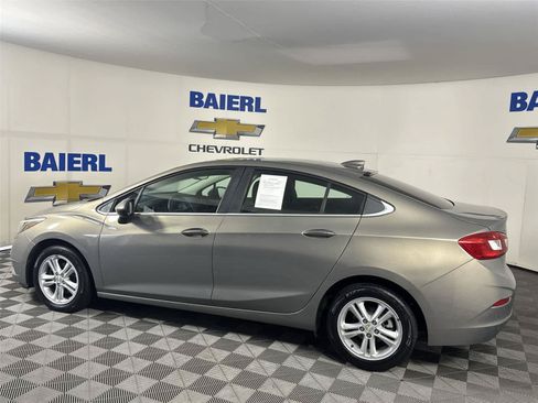 Used 2017 Chevrolet Cruze LT FWD image 2