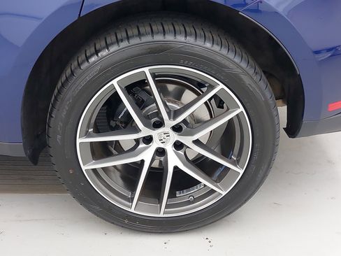 Used 2024 Porsche Macan image 35