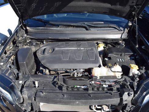 Used 2019 Jeep Cherokee Latitude Plus w/ Comfort/Convenience Group image 27