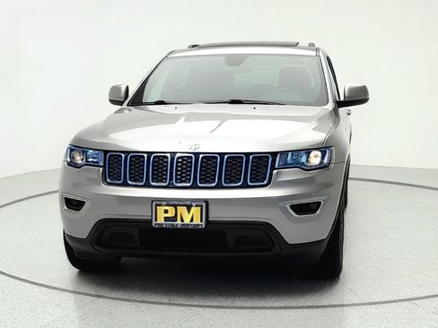 Used 2021 Jeep Grand Cherokee Laredo X AWD/4WD image 3