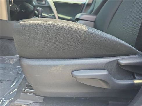 Used 2018 Toyota RAV4 LE w/ All Weather Liner Package AWD/4WD image 28