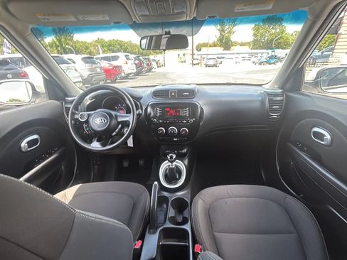 Used 2016 Kia Soul FWD image 24