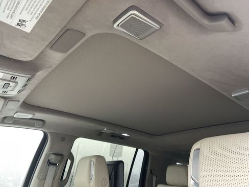 Used 2022 Cadillac Escalade ESV Premium Luxury Platinum AWD/4WD image 22