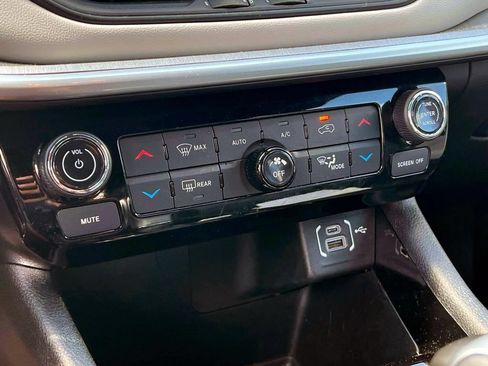 Certified 2025 Jeep Compass Limited AWD/4WD image 30