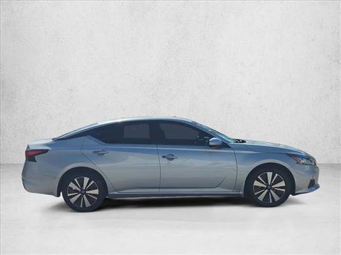 Used 2022 Nissan Altima 2.5 SV FWD image 4