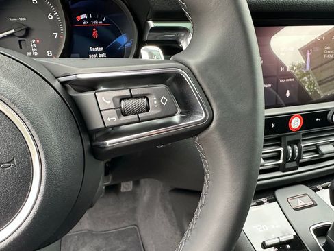 Used 2026 Porsche Macan AWD/4WD image 16