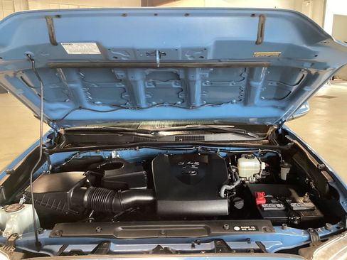 Used 2019 Toyota Tacoma TRD Off-Road image 10