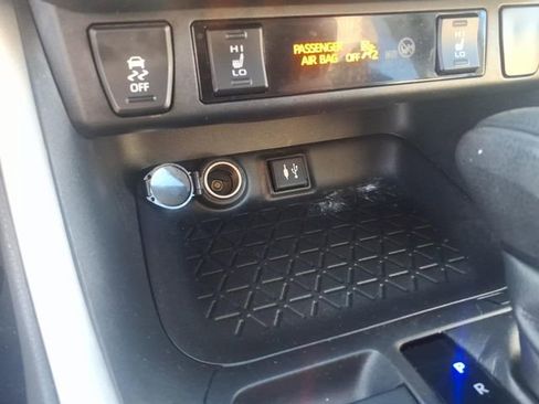 Used 2019 Toyota RAV4 XLE w/ Convenience Package image 13