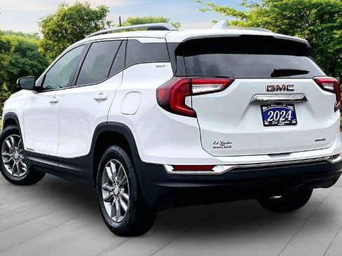 Used 2024 GMC Terrain SLT AWD/4WD image 2