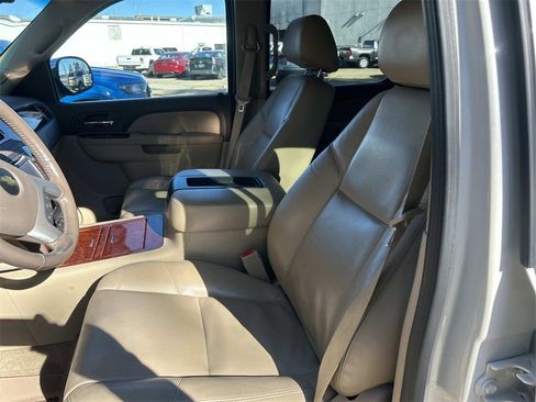 Used 2012 Chevrolet Avalanche LTZ image 16