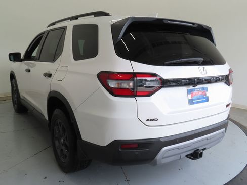 Used 2023 Honda Pilot TrailSport image 6