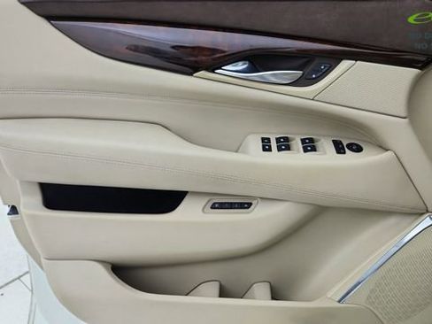 Used 2015 Cadillac Escalade Luxury RWD image 38