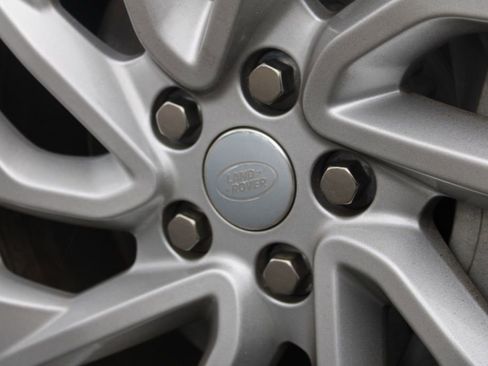 Certified 2025 Land Rover Discovery S image 11