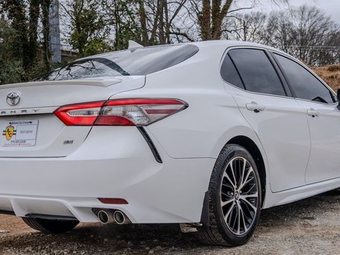 Used 2019 Toyota Camry SE image 5