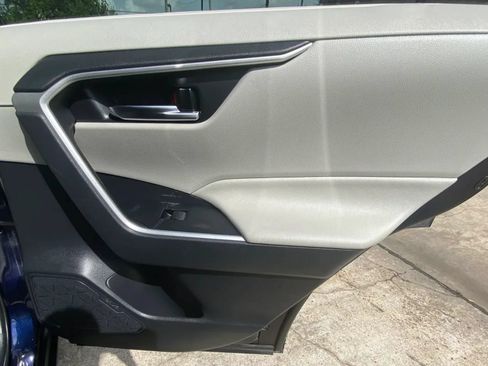Used 2019 Toyota RAV4 XLE w/ Carpet Mat Package AWD/4WD image 21