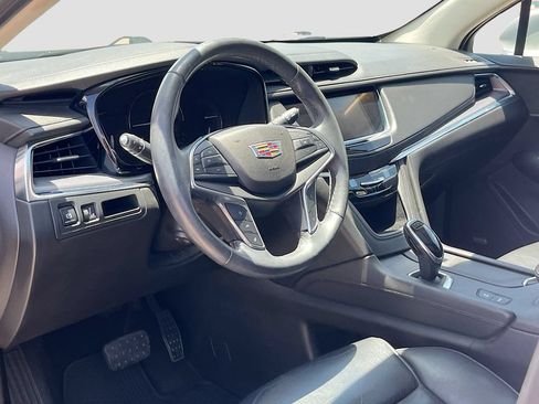 Used 2018 Cadillac XT5 Premium Luxury FWD image 9