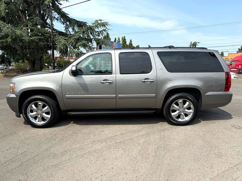 Used 2008 Chevrolet Suburban LTZ w/ LTZ Preferred Equipment Group image 2