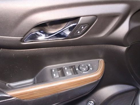 Used 2019 GMC Acadia SLE image 19