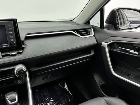 Used 2022 Toyota RAV4 XLE Premium image 30