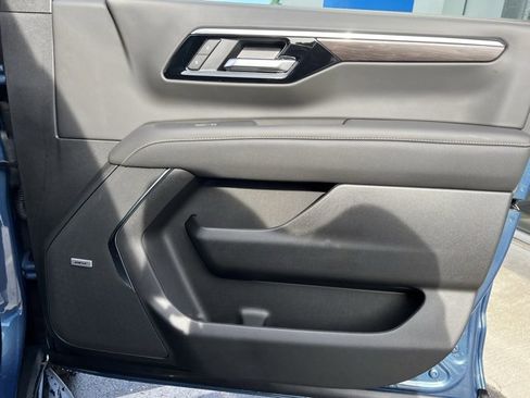 New 2025 Chevrolet Suburban Premier image 15