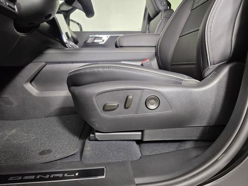 Used 2025 GMC Sierra EV Denali image 17