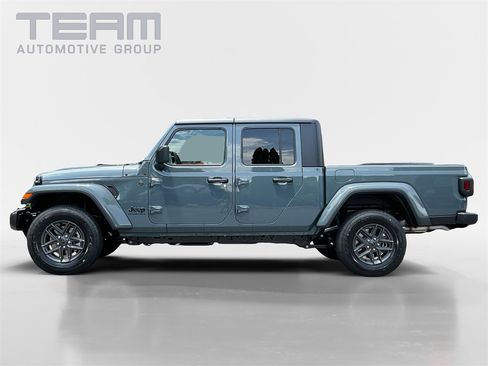 New 2025 Jeep Gladiator Sport image 4