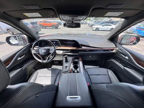 Used 2022 Cadillac Escalade Luxury AWD/4WD image 26