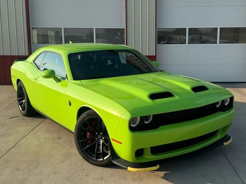 Used 2023 Dodge Challenger SRT Hellcat w/ Driver Convenience Group image 1