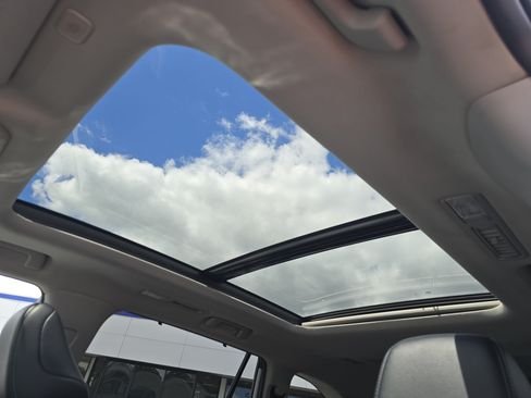 Used 2024 Toyota Highlander Platinum AWD/4WD image 9