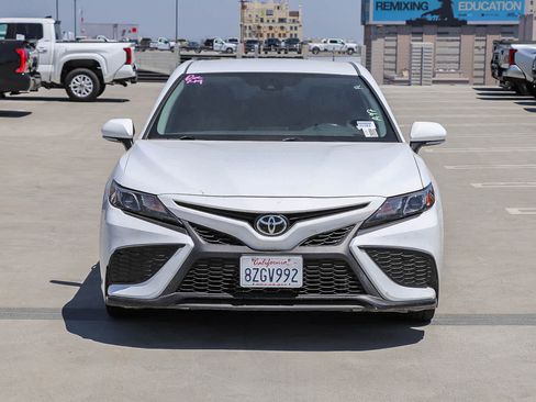 Used 2022 Toyota Camry SE FWD image 2