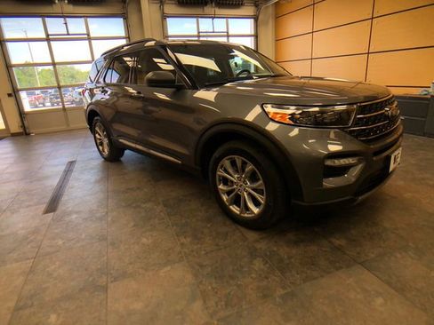 Certified 2023 Ford Explorer XLT w/ Equipment Group 202A AWD/4WD image 1