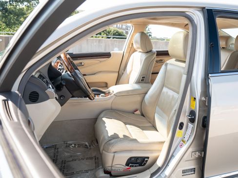 Used 2015 Lexus LS 460 AWD w/ Comfort Package image 15