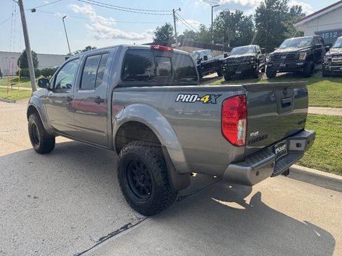 Used 2018 Nissan Frontier PRO-4X AWD/4WD image 3