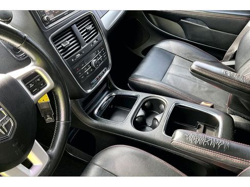 Used 2018 Dodge Grand Caravan GT FWD image 17